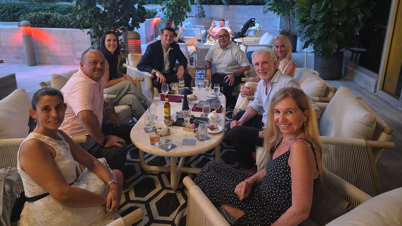 Graduados de la Universidad ORT Uruguay durante el encuentro en Miami