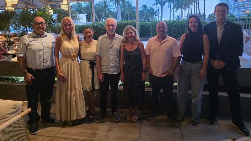 *De izq. a der.: Carlos Fernández, Jeanete Fischel, Claudia Deveras, Jorge Grünberg, Carolina Bonaldi, Sebastián Ponti, Victoria Rodríguez y Diego A. Pomi