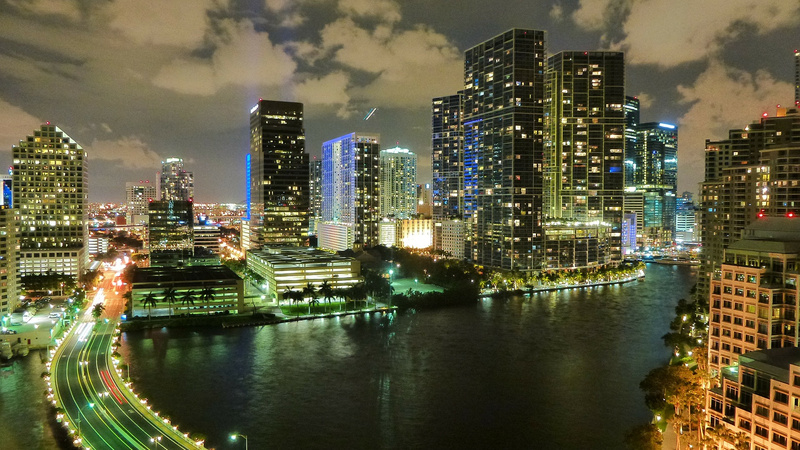 *Vista nocturna de Brickell, Miami, Estados Unidos. Fuente: Widest (2017), The Top 15 Things To Do In Miami, Florida